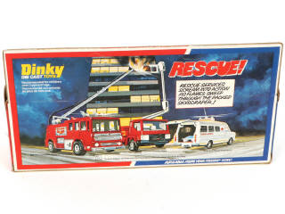Lot 337 - DINKY TOYS (GB) (2)