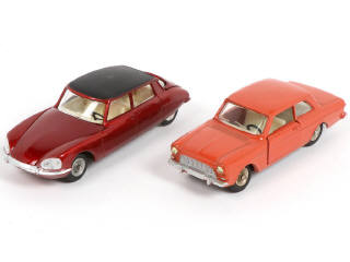 Lot 261 - DINKY TOYS (FRANCE) (2)