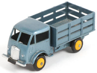 Lot 233 - DINKY TOYS (FRANCE) (1)