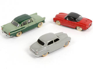 Lot 286 - DINKY TOYS (FRANCE) (3)