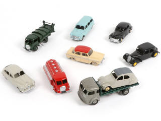 Lot 297 - DINKY TOYS (FRANCE) (9)