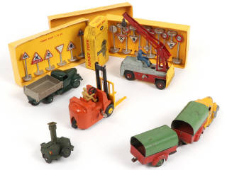 Lot 293 - DINKY TOYS (FRANCE) (6)