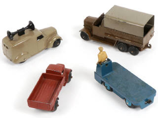 Lot 197 - DINKY TOYS (GB) (4)