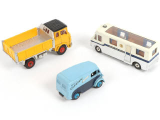 Lot 193 - DINKY TOYS (GB) (3)