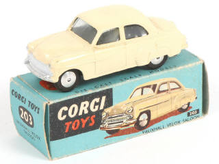 Lot 100 - CORGI TOYS (GB) (1)