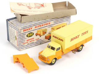 Lot 323 - DINKY TOYS (GB) (1)