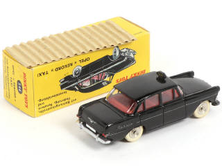 Lot 428 - DINKY TOYS (FRANCE) (1)