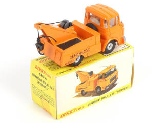 Lot 479 - DINKY TOYS (FRANCE) (1)