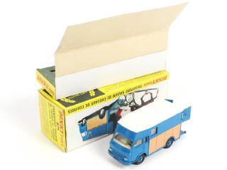 Lot 470 - DINKY TOYS (FRANCE) (1)