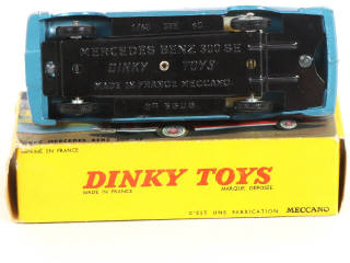 Lot 434 - DINKY TOYS (FRANCE) (1)