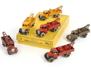 Lot 254 - DINKY TOYS (GB) (1)