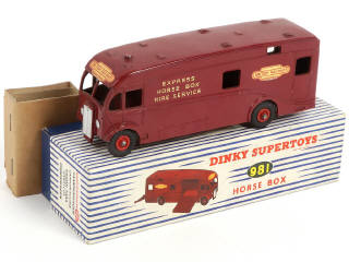 Lot 331 - DINKY TOYS (GB) (1)