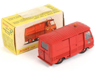 Lot 467 - DINKY TOYS (FRANCE) (1)