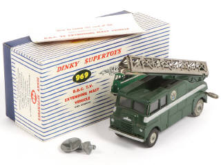 Lot 325 - DINKY TOYS (GB) (1)