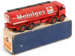 Lot 329 - DINKY TOYS (GB) (1)