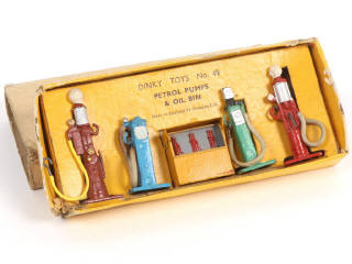 Lot 255 - DINKY TOYS (GB) (1)