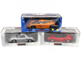 Lot 27 - UT MODELS (CHINE) (3)