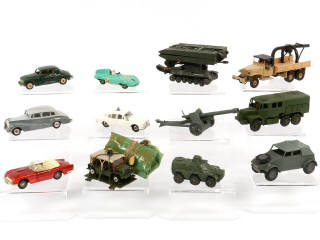 Lot 315 - DINKY TOYS (12)