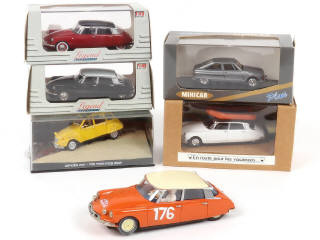 Lot 92 - DIVERS (6)