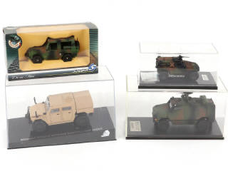 Lot 86 - DIVERS (4)