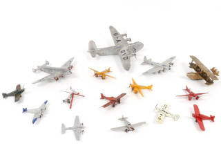 Lot 320 - DINKY TOYS (15)