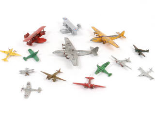 Lot 317 - DINKY TOYS (14)