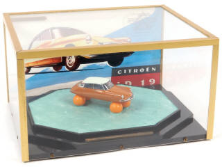 Lot 101 - DIVERS (1)