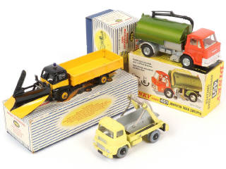 Lot 272 - DINKY TOYS (GB) (3)