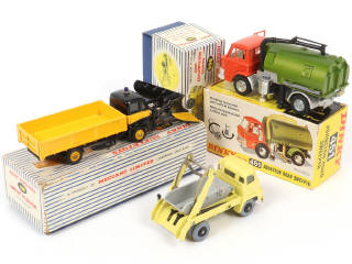 Lot 272 - DINKY TOYS (GB) (3)