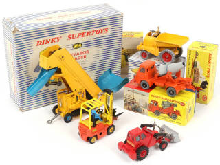 Lot 276 - DINKY TOYS (GB) (5)