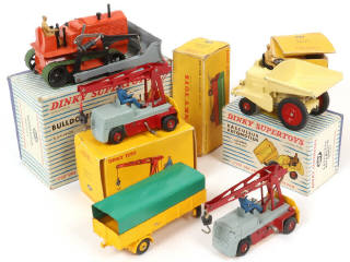 Lot 305 - DINKY TOYS (FRANCE) (5)