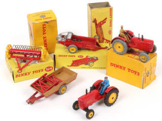 Lot 277 - DINKY TOYS (GB) (5)
