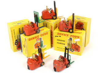 Lot 306 - DINKY TOYS (FRANCE) (5)