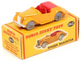 Lot 237 - DINKY TOYS (GB) (1)