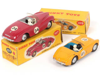 Lot 257 - DINKY TOYS (GB) (2)