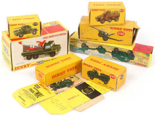 Lot 234 - DINKY TOYS (GB) (8)