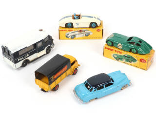Lot 285 - DINKY TOYS (5)