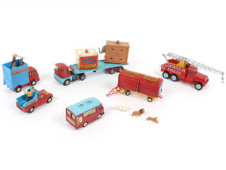 Lot 134 - CORGI TOYS (GB) (6)