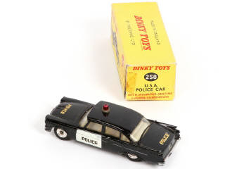 Lot 331 - DINKY TOYS (GB) (2)