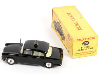 Lot 332 - DINKY TOYS (GB) (2)