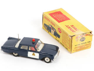 Lot 332 - DINKY TOYS (GB) (2)