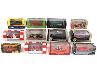 Lot 54 - DIVERS (12)