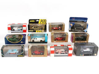 Lot 55 - DIVERS (12)
