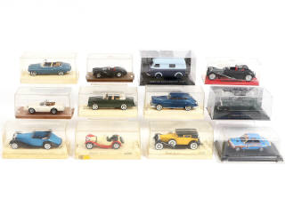 Lot 53 - DIVERS (12)