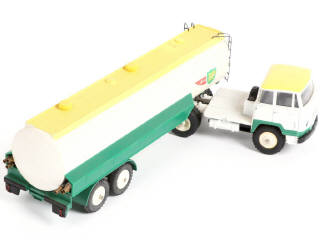 Lot 352 - DINKY TOYS (FRANCE) (1)