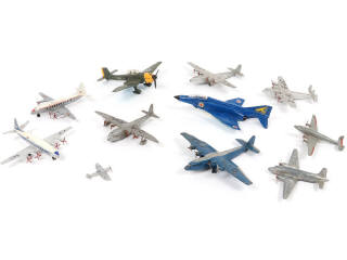 Lot 293 - DINKY TOYS (11)