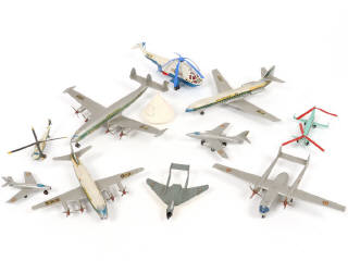 Lot 285 - DINKY TOYS (11)