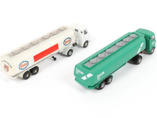 Lot 258 - DINKY TOYS (GB) (2)