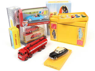 Lot 73 - DIVERS (6)