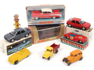 Lot 81 - DIVERS (9)